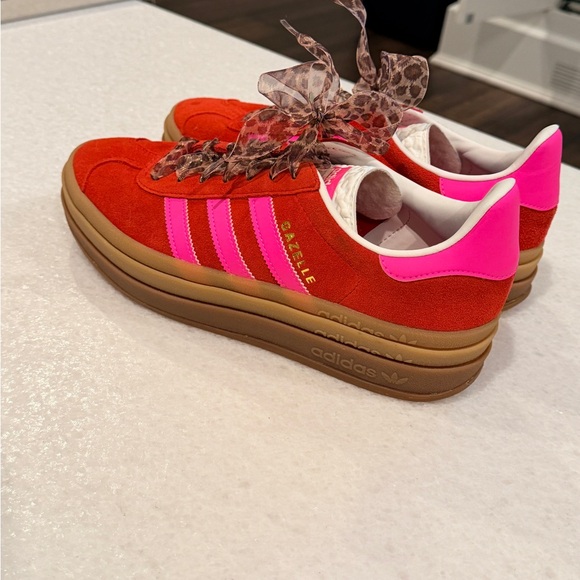 Adidas Red Suede Sneakers Pink Stripes Gum Sole Women’s 9.5 Gazelle - Picture 2 of 9